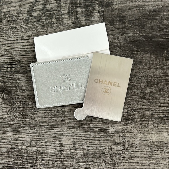 Chanel Card Mirror silver Card Case Leather Chanel Item New with box GWP - Picture 4 of 8